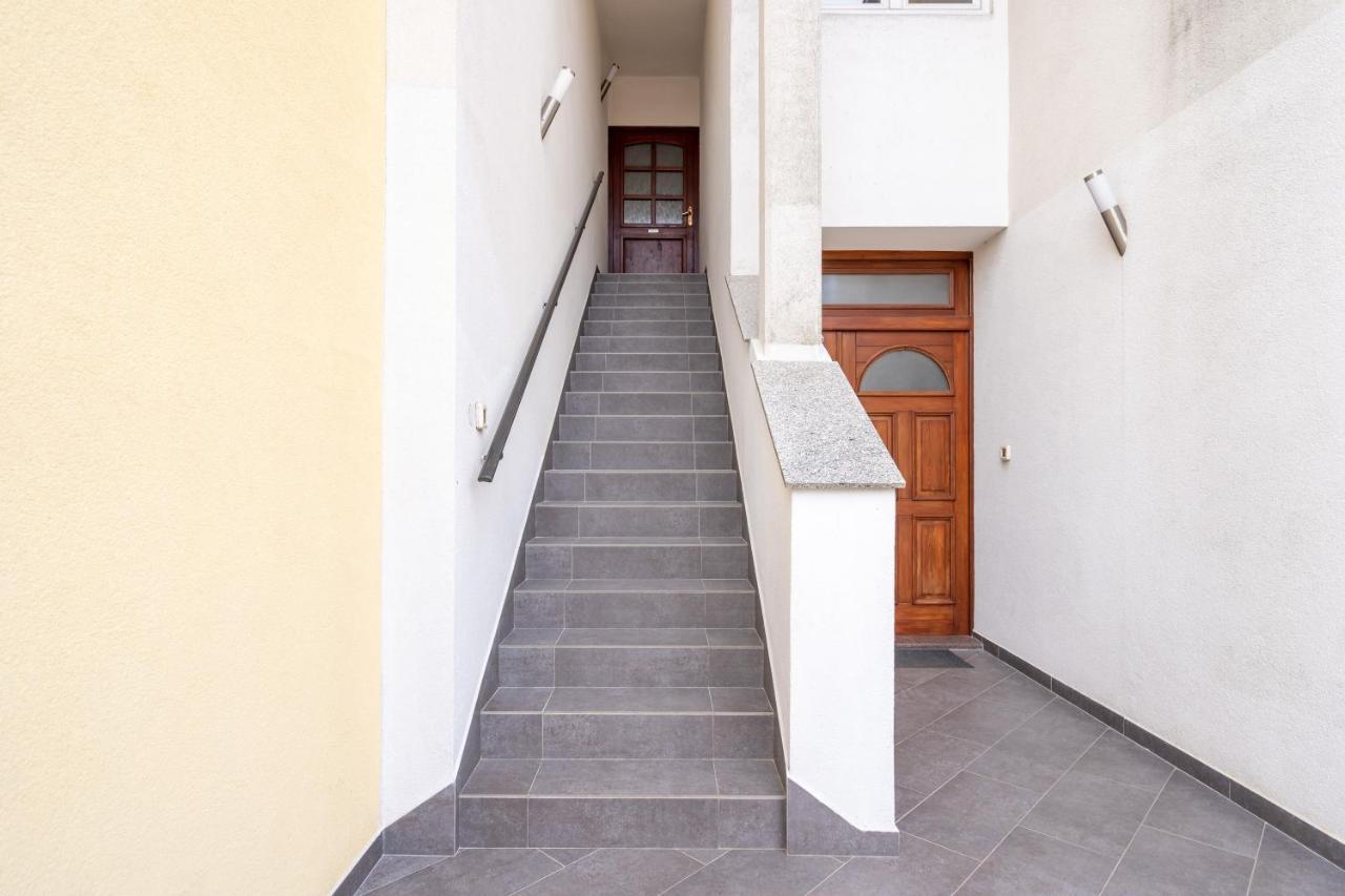 Alto 1 Studio Apartment โรวีน ภายนอก รูปภาพ