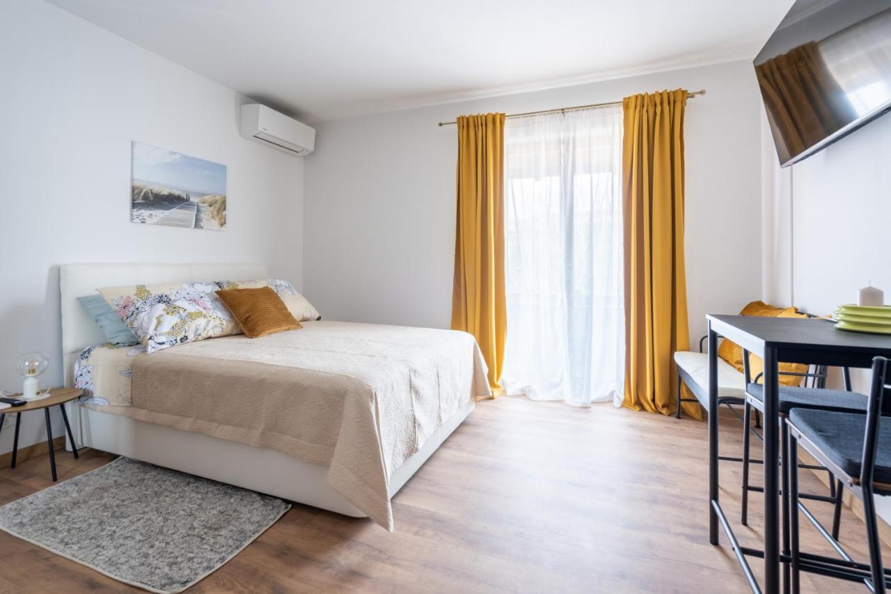 Alto 1 Studio Apartment โรวีน ภายนอก รูปภาพ